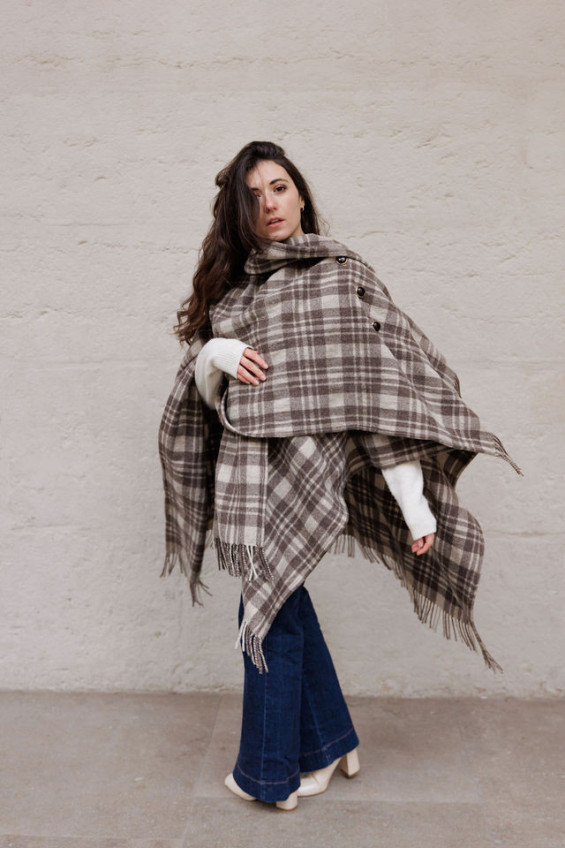LA CAPE DRAPEE TARTAN